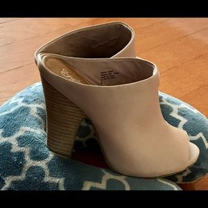 Light pink shoes by Seychelles. Brand new w/box.